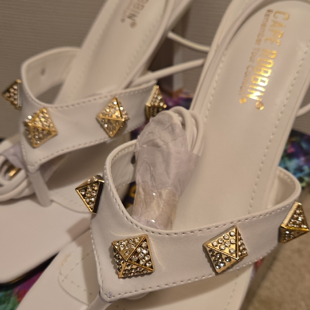 Cape Robbin White Heels with Gold Studs - Picture 2 of 8